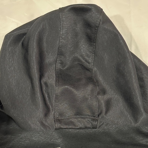 Under Armour Cold Gear Black Loose fit Hoodie with White and Gray Logo - Picture 5 of 7